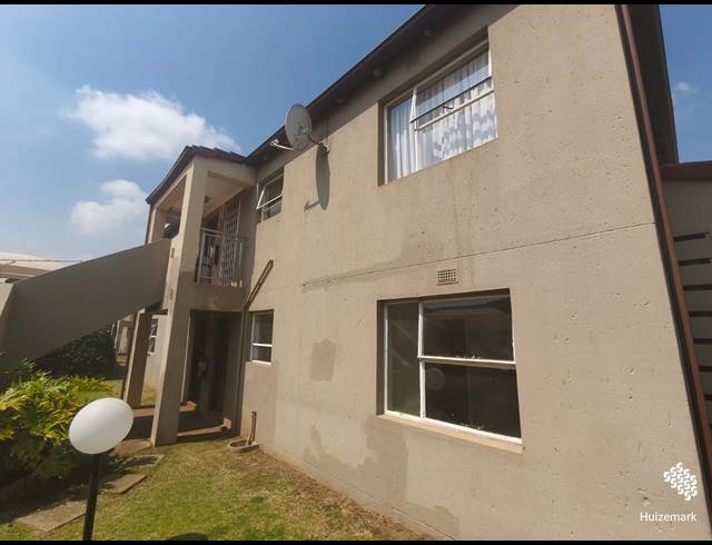 3 BEDROOM TOWNHOUSE FOR SALE IN VANDERBIJLPARK SW 5